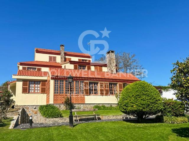 Chalet en venta en Oleiros, A Coruña