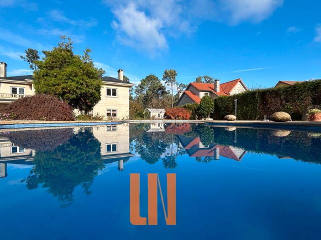 Chalet en venta en Oleiros, A Coruña