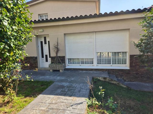 Chalet en venta en Oleiros, A Coruña