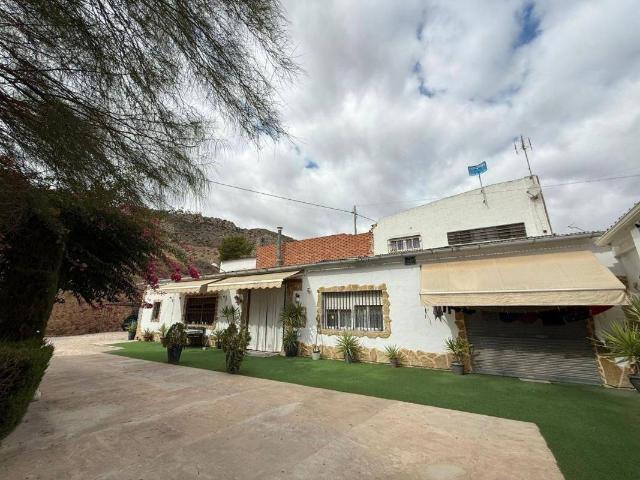 Chalet en venta en Petrer, Alacant / Alicante