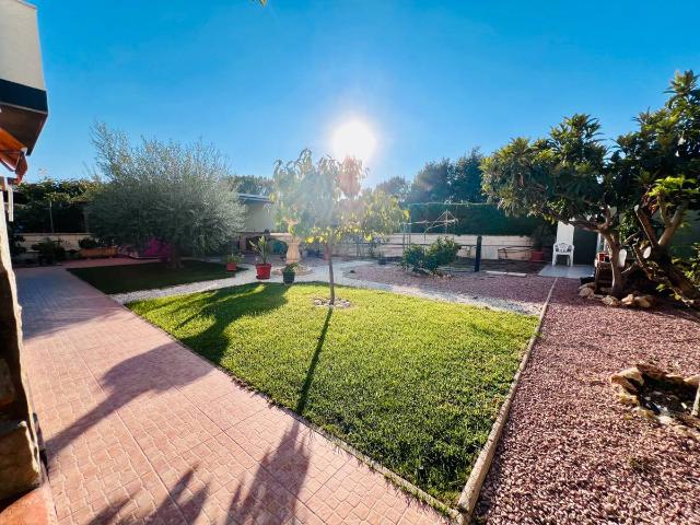 Chalet en venta en l'Almafrà, Petrer