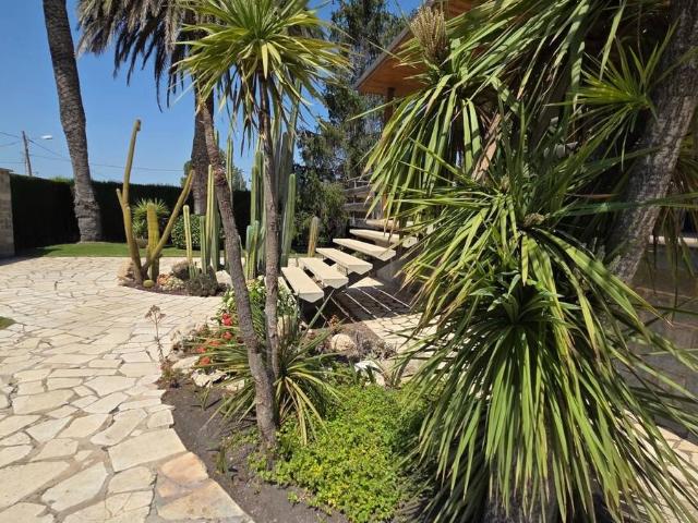 Villa en venta en Petrer, l'Almafrà