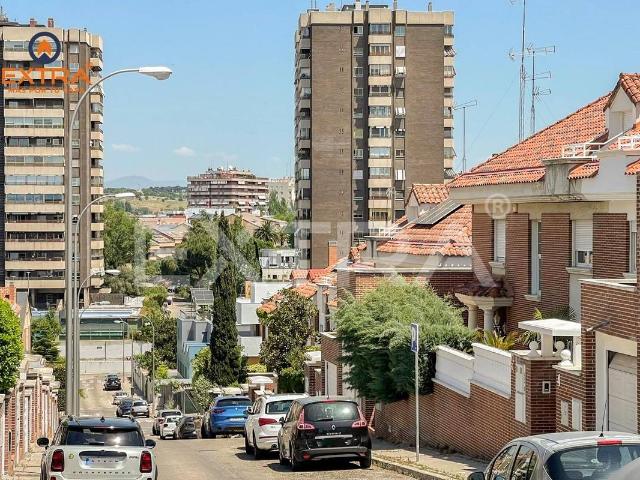Villa en venta en Madrid, Cortes