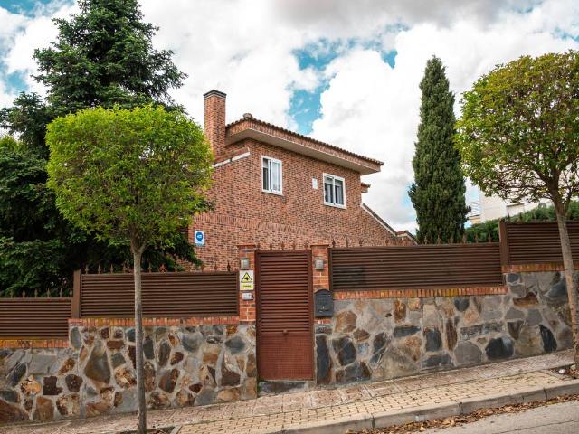 Chalet en venta en Villalbilla, Madrid