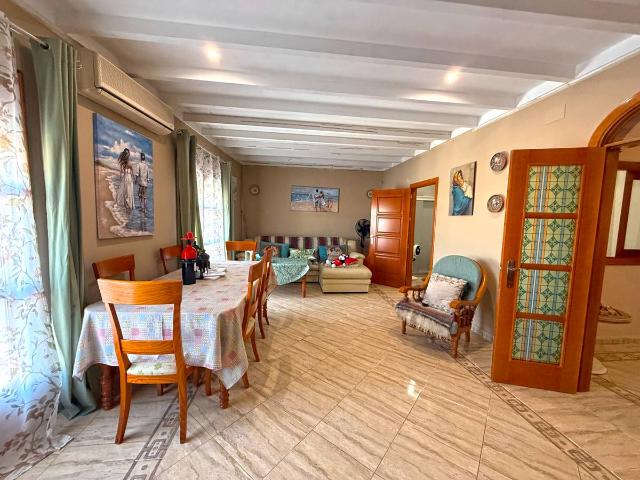 Villa en venta en Pilas