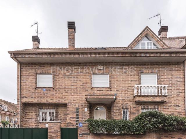 Villa en venta en Madrid, Cortes