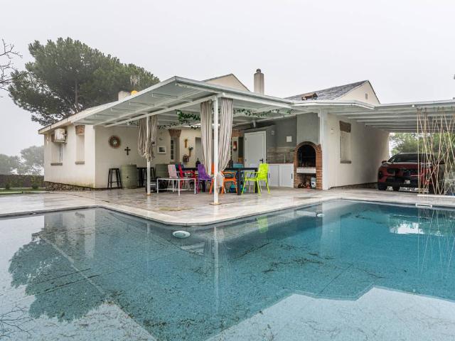 Chalet en venta en Valdemorillo, Madrid