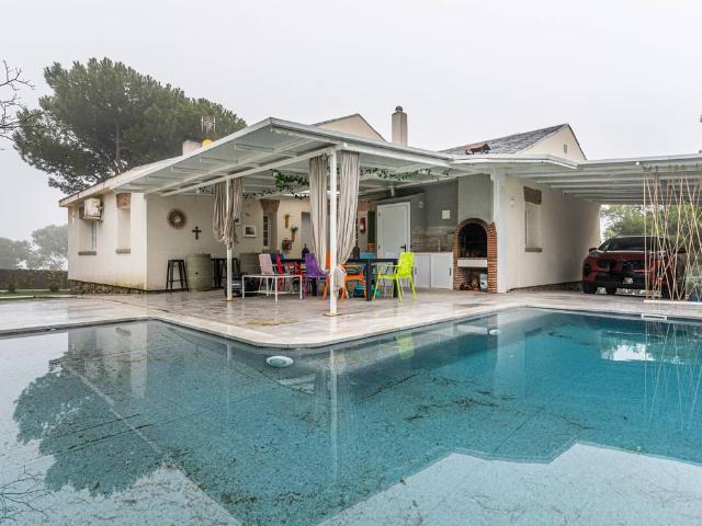 Chalet en venta en Valdemorillo, Madrid
