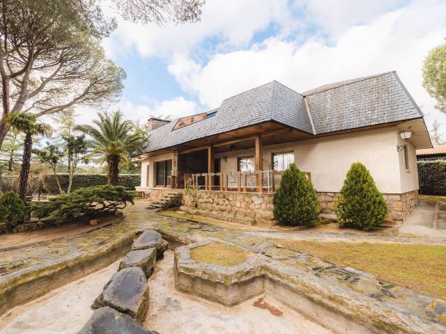 Chalet en venta en Valdemorillo, Madrid