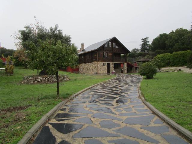 Chalet en venta en Valdemorillo, Madrid