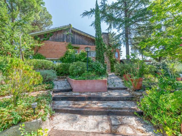 Chalet en venta en Valdemorillo, Madrid