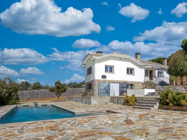 Chalet en venta en Valdemorillo, Madrid