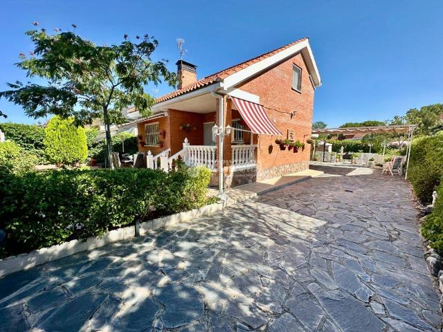 Chalet en venta en Madrebuena, Pioz