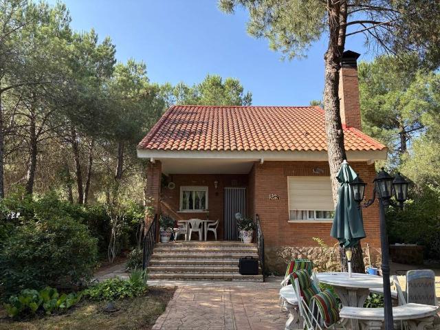Villa en venta en Pioz, Madrebuena