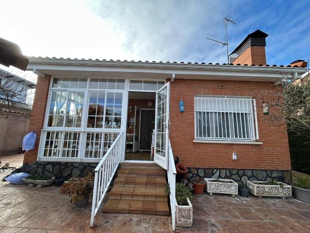 Chalet en venta en Madrebuena, Pioz