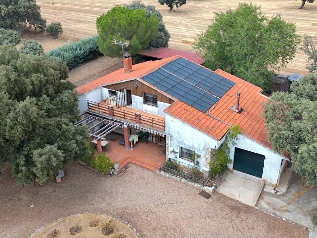 Chalet en venta en Madrebuena, Pioz