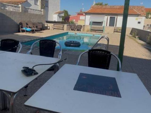 Chalet en venta en Madrebuena, Pioz