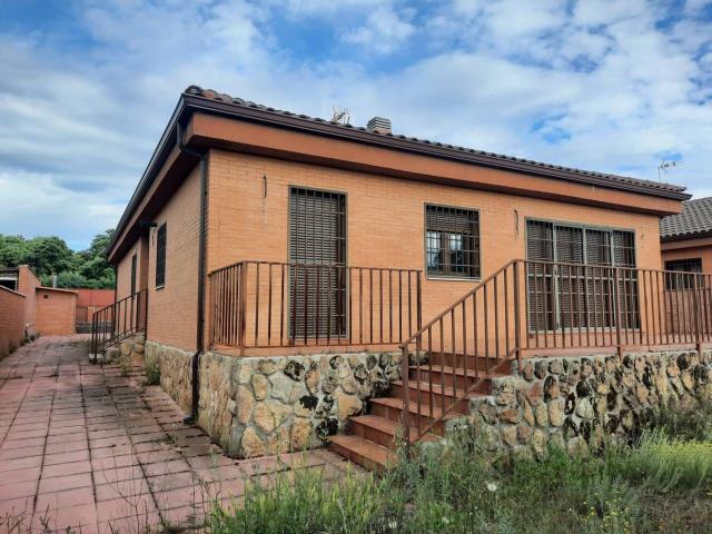 Villa en venta en Pioz, Madrebuena