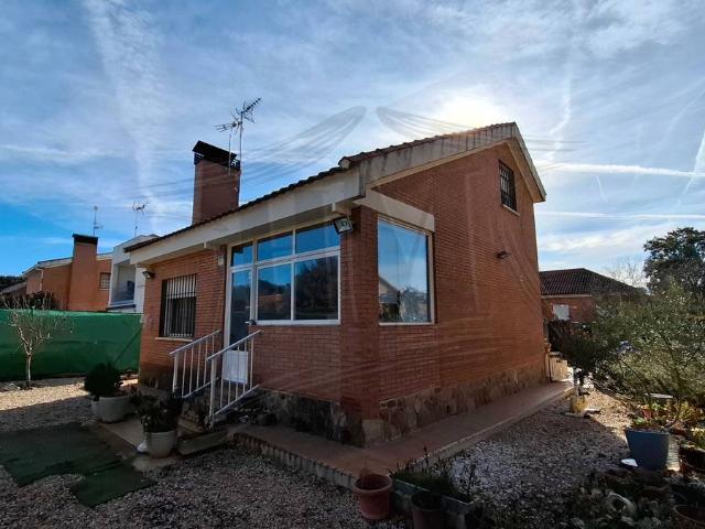 Chalet en venta en Madrebuena, Pioz