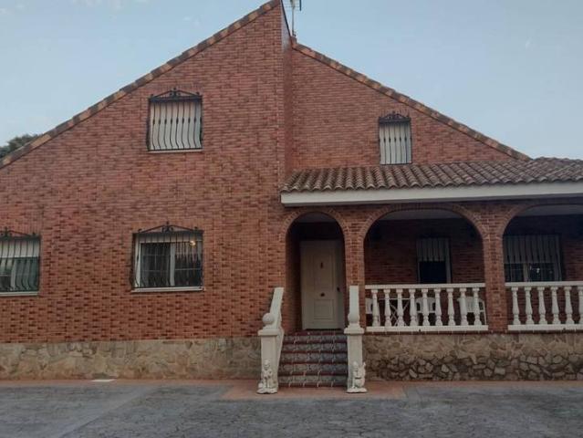 Chalet en venta en Madrebuena, Pioz