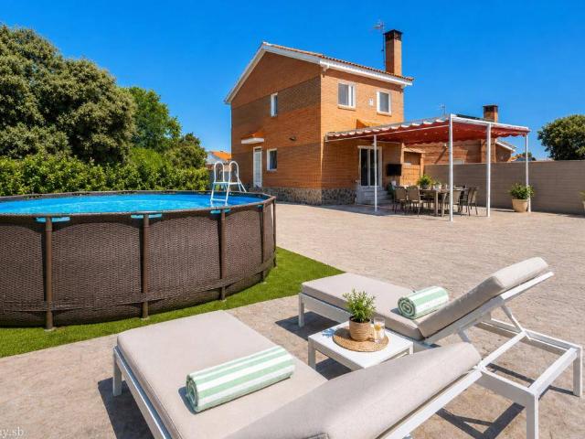 Chalet en venta en Madrebuena, Pioz