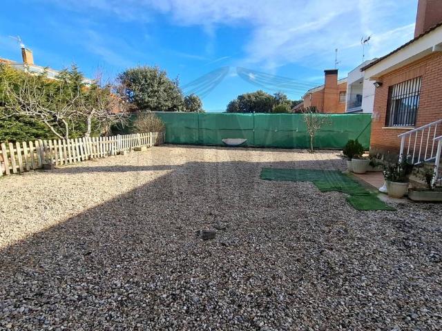 Chalet en venta en Madrebuena, Pioz