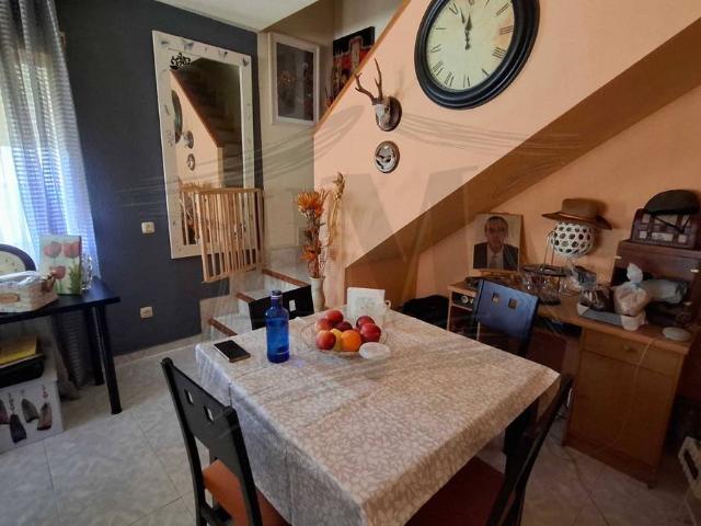 Chalet en venta en Madrebuena, Pioz