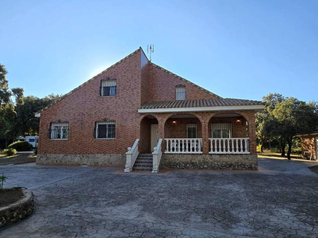 Villa en venta en Pioz, Madrebuena