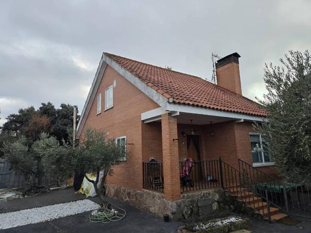 Chalet en venta en Madrebuena, Pioz