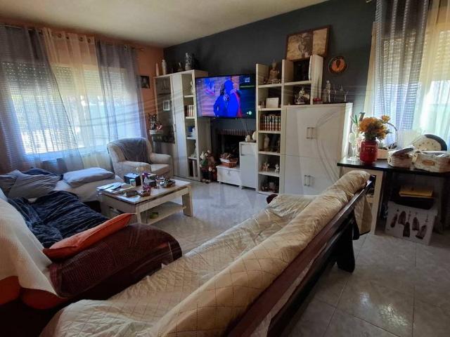 Chalet en venta en Madrebuena, Pioz