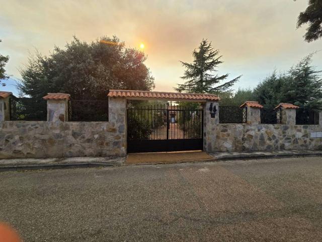 Villa en venta en Pioz, Madrebuena