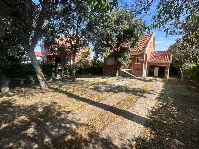 Villa en venta en Pioz, Madrebuena