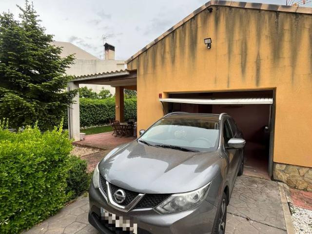 Chalet en venta en Madrebuena, Pioz