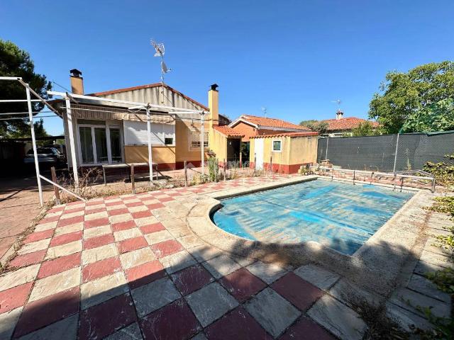 Villa en venta en Pioz, Madrebuena