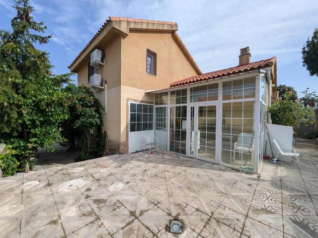 Chalet en venta en Madrebuena, Pioz