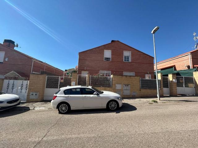 Chalet en venta en Madrebuena, Pioz