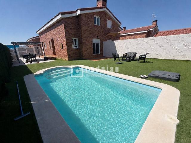 Chalet en venta en Madrebuena, Pioz