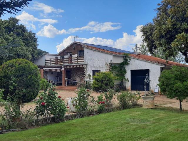 Villa en venta en Pioz, Madrebuena