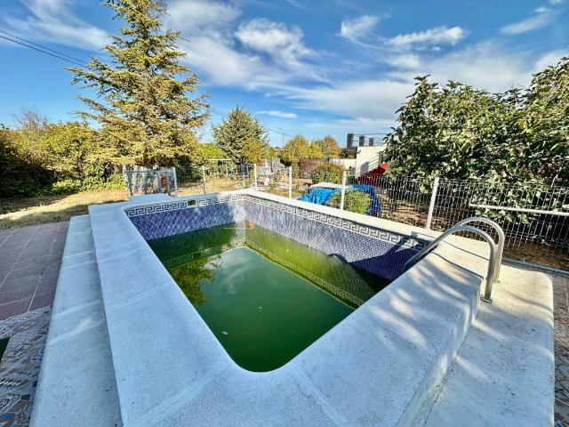 Chalet en venta en Madrebuena, Pioz