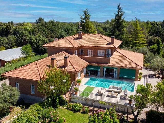 Chalet en venta en Madrebuena, Pioz