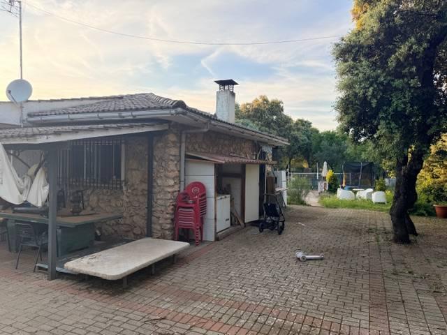 Chalet en venta en Madrebuena, Pioz