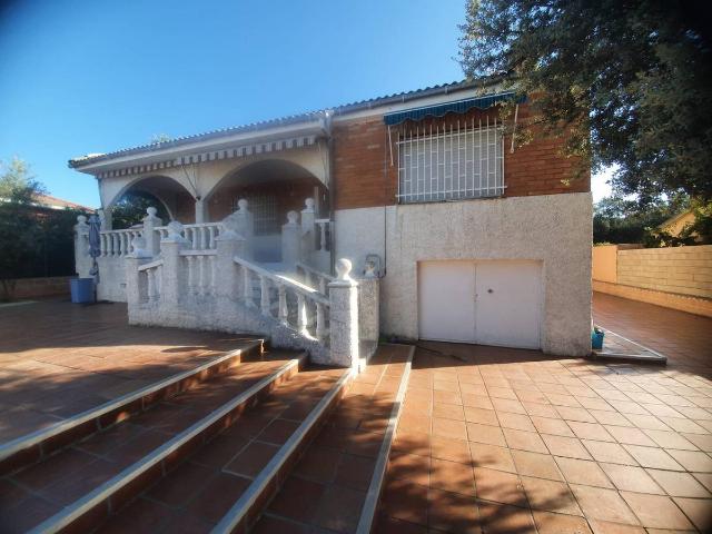 Villa en venta en Pioz, Madrebuena