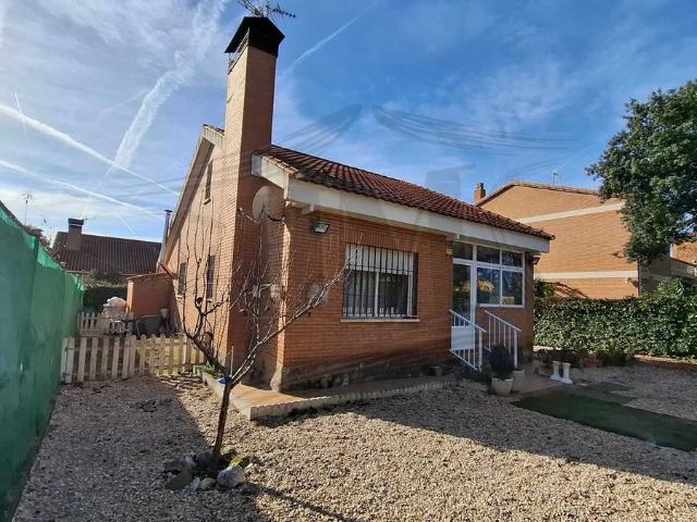 Chalet en venta en Madrebuena, Pioz