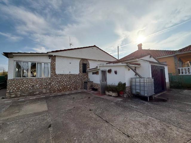 Villa en venta en Pioz, Madrebuena