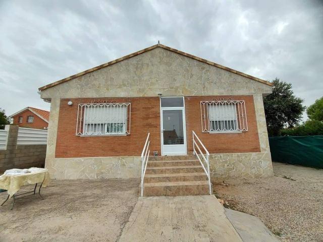 Chalet en venta en Madrebuena, Pioz