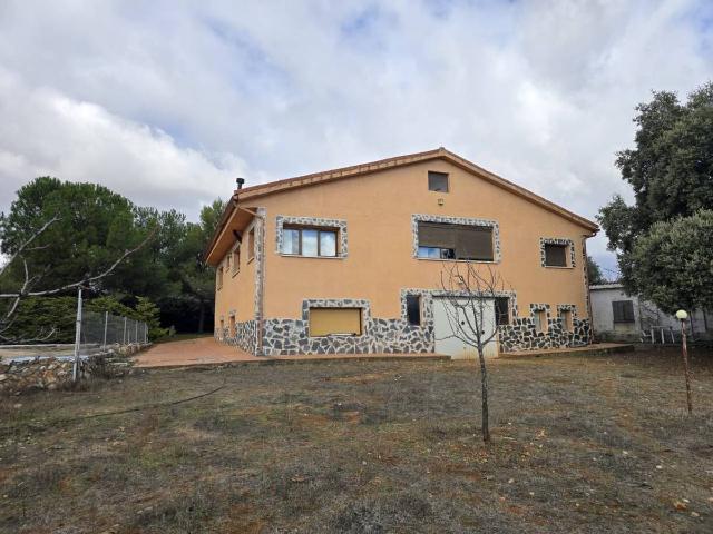 Chalet en venta en Madrebuena, Pioz