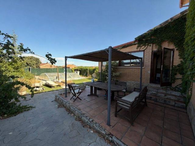 Chalet en venta en Madrebuena, Pioz