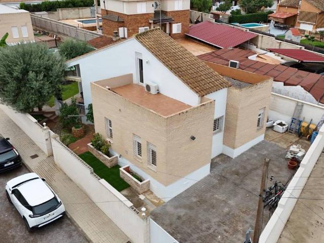 Chalet en venta en la Pobla de Vallbona, València / Valencia