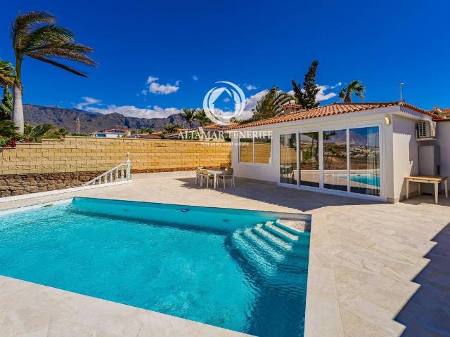 Chalet en venta en La Postura, Adeje