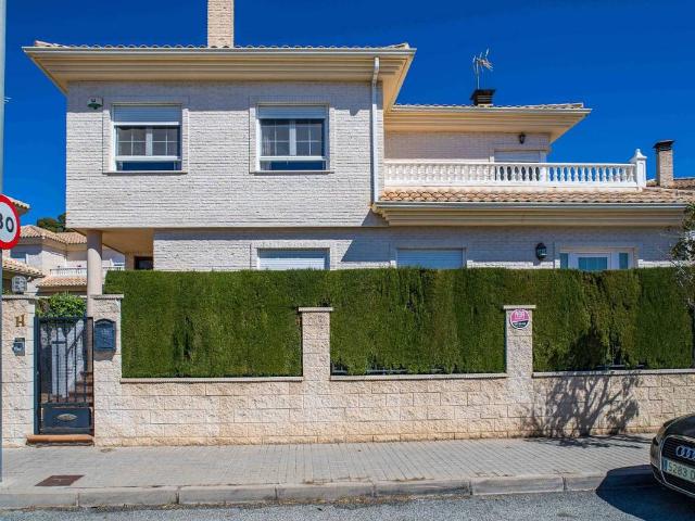 Chalet en venta en El Progreso, Elda